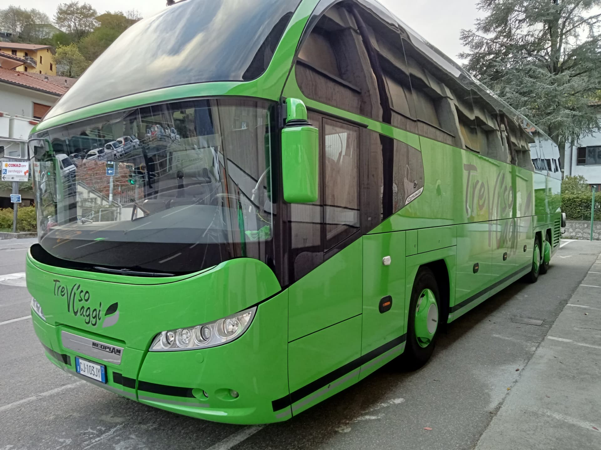 BUS VERDE — 55 POSTI
