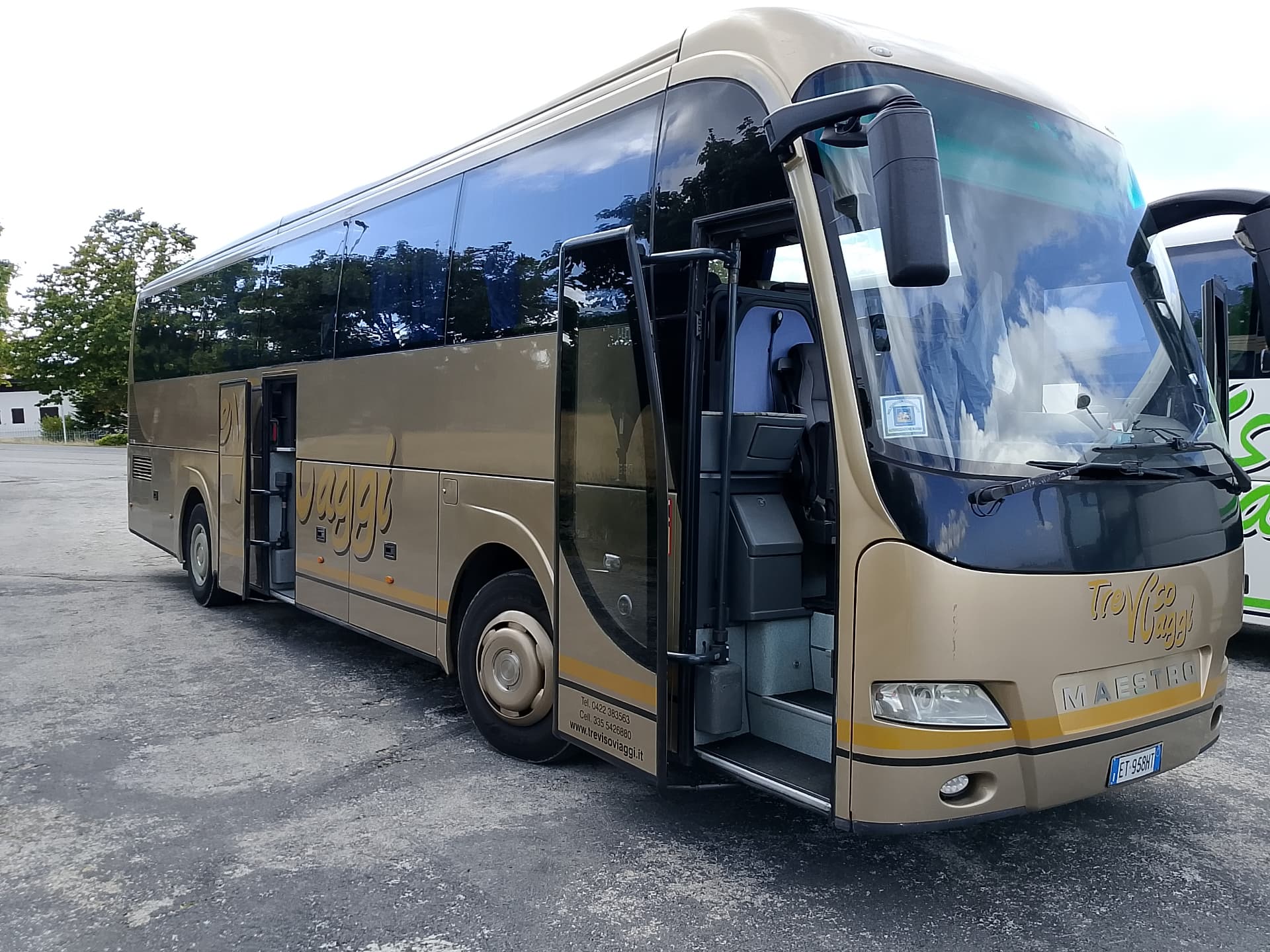 BUS GRIGIO — 62 POSTI